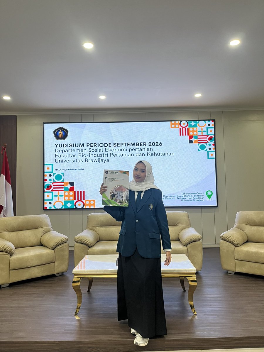 sannazera's tweet photo. jangan tanya wisuda kapan karena kapan2 https://t.co/IEBzUTkpo7