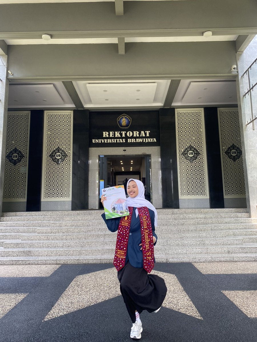 sannazera's tweet photo. jangan tanya wisuda kapan karena kapan2 https://t.co/IEBzUTkpo7