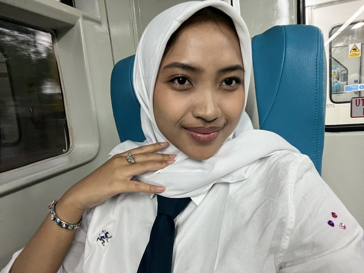 sannazera's tweet photo. jangan tanya wisuda kapan karena kapan2 https://t.co/IEBzUTkpo7