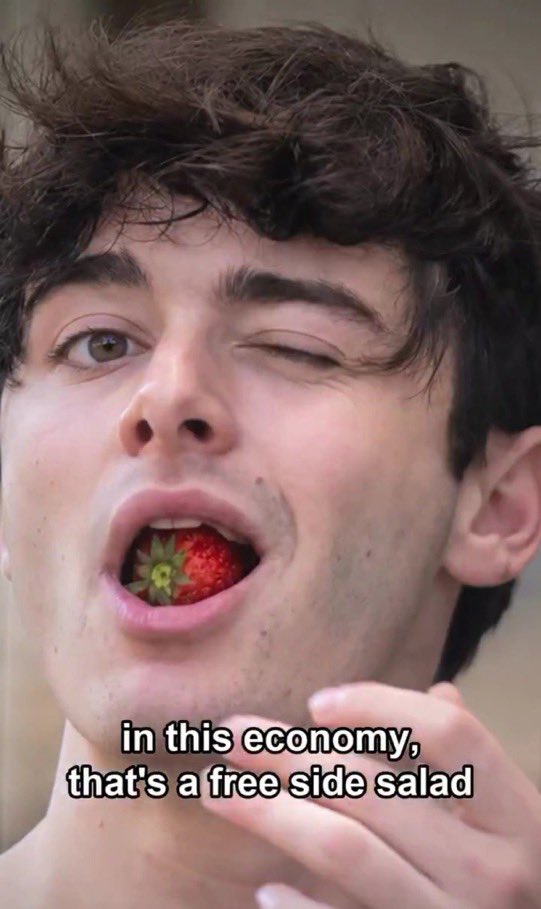 jennicruzzy's tweet photo. I could just sense a whole lot of foolery coming this month 😭 Like Finn and Noah are both such unserious people. Did we forget the HL prank?? The back-of-the-head vid??

Countdown to Foah HL. 🇬🇧💍🍓

Bows 😀 https://t.co/iWECIIkLKP