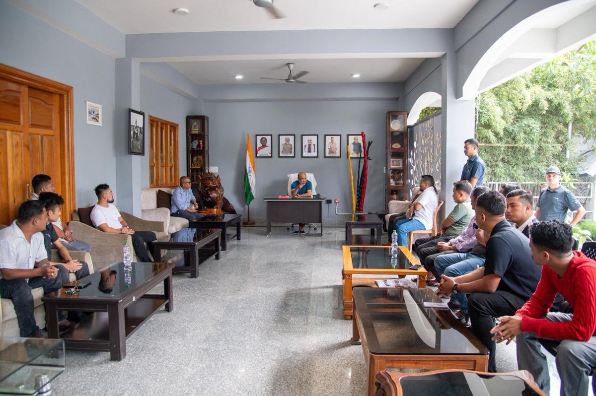 NBirenSingh's tweet photo. Representatives of the Pollivon Private Limited visited me at my residence today.

I appreciate their work in leading smart farming solutions with a focus on processing and production of Kanglayen & mushrooms. Such efforts hold great potential to boost farmers’ incomes, preserve our traditional cuisine & strengthen the state's agri economy.