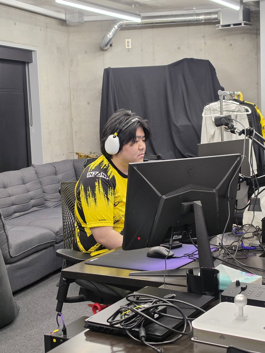 Takagi_Progamer's tweet photo. 今日は一ヶ月ぶりのSFL　

勝ちてぇ！応援よろしくお願いします！ https://t.co/9ryphu9FTL