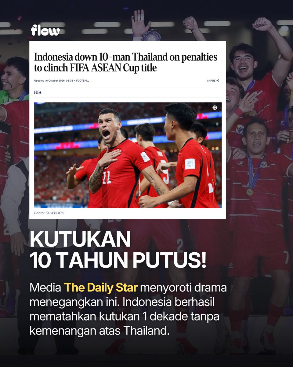 idnflow's tweet photo. Euforia di GBK semalam bener-bener pecah! Garuda akhirnya terbang tinggi di puncak ASEAN!

Timnas Indonesia sukses keluar sebagai Juara Perdana FIFA ASEAN Cup 2026 setelah menumbangkan rival bebuyutan, Thailand, lewat drama adu penalti 4-2 (imbang 2-2). Momen epik ini nggak cuma mematahkan "kutukan" 10 tahun tanpa kemenangan melawan Thailand, tapi juga jadi trofi bergengsi pertama kita sejak SEA Games 1991!

Performa mental baja dari anak asuh pelatih, gol dramatis Elkan Baggott, sampai aksi heroik Emil Audero di babak adu penalti langsung jadi sorotan berbagai media raksasa di luar negeri. Dari Spanyol sampai Malaysia, semuanya ngomongin kebangkitan sepak bola Indonesia!

Geser buat liat headline media asing yang ikut merinding liat atmosfer GBK semalam!

Menurut lo, siapa pemain yang paling pantes dapet gelar Man of the Match (MVP) di laga final yang super tegang ini? Drop nama andalan lo di komen!

#TimnasJuara #idnflow #TimnasDay