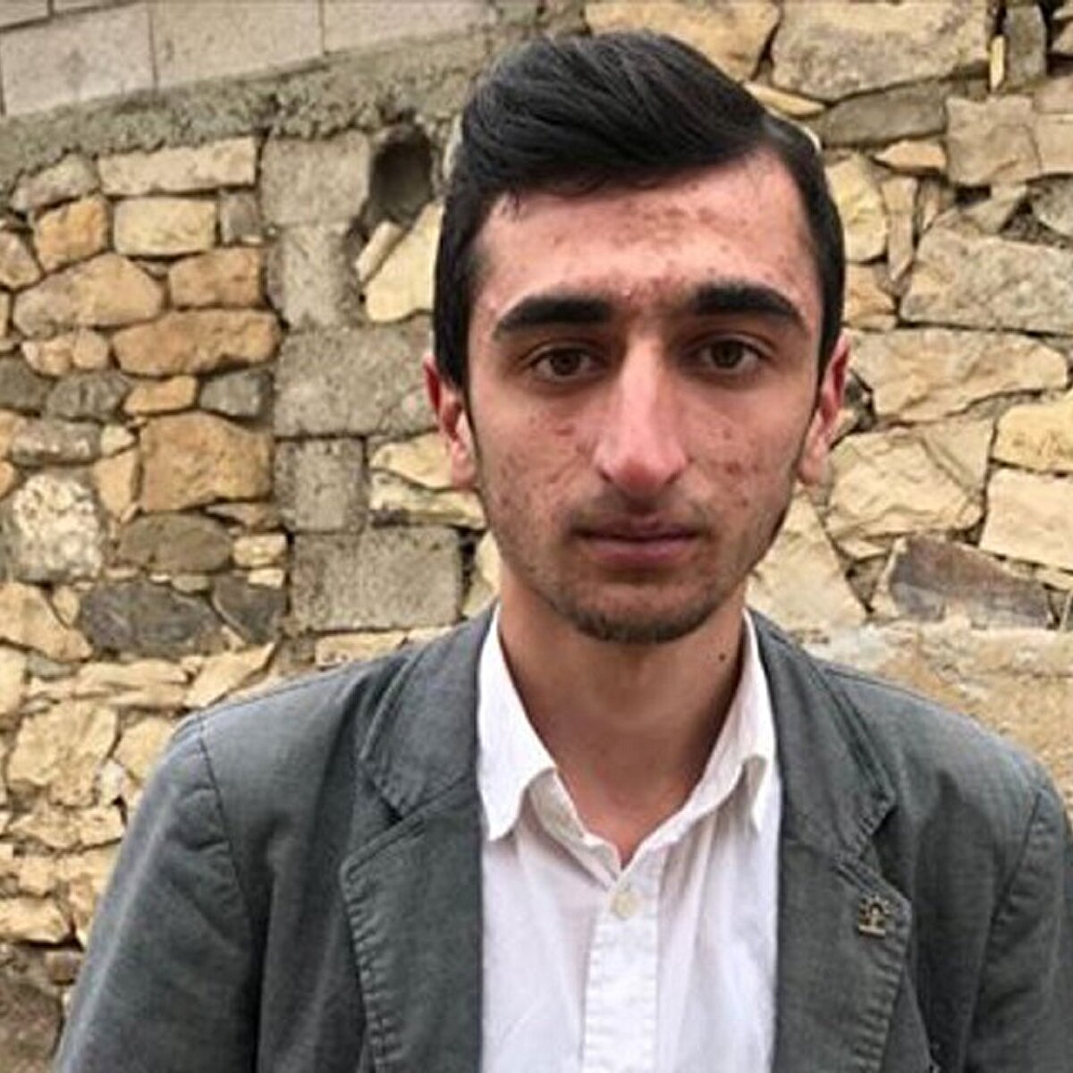 yusuf_erdem's tweet photo. Bu çocuğun emekleri üzerinde bir para imparatorluğu kurdunuz bu hakkı nasıl ödeyeceksiniz? Adaşım Yusuf kapı kapı dolaşıp broşür dağıtırken oy isterken siz yatlarda katlarda rezidanslarda hesap kitap yapmakla meşguldünüz. Bu millet unutmaz bunu aklınızdan çıkarmayın https://t.co/ZYE0PtrbLw