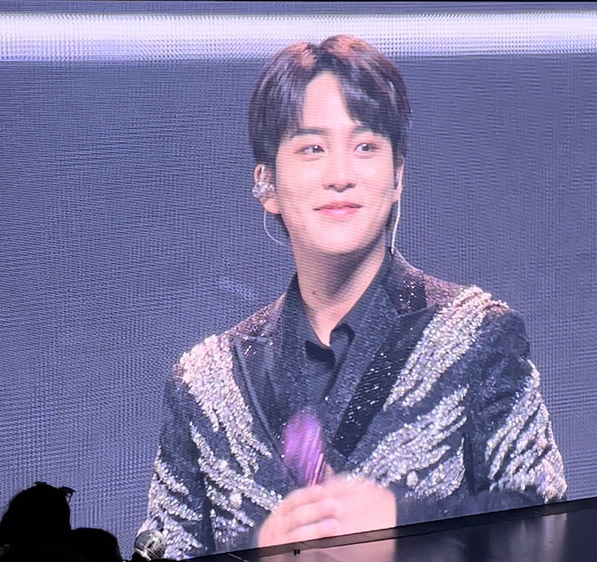 KHJBASE's tweet photo. jongho smile on the big screens 🥹 https://t.co/t6ENZjmeRB