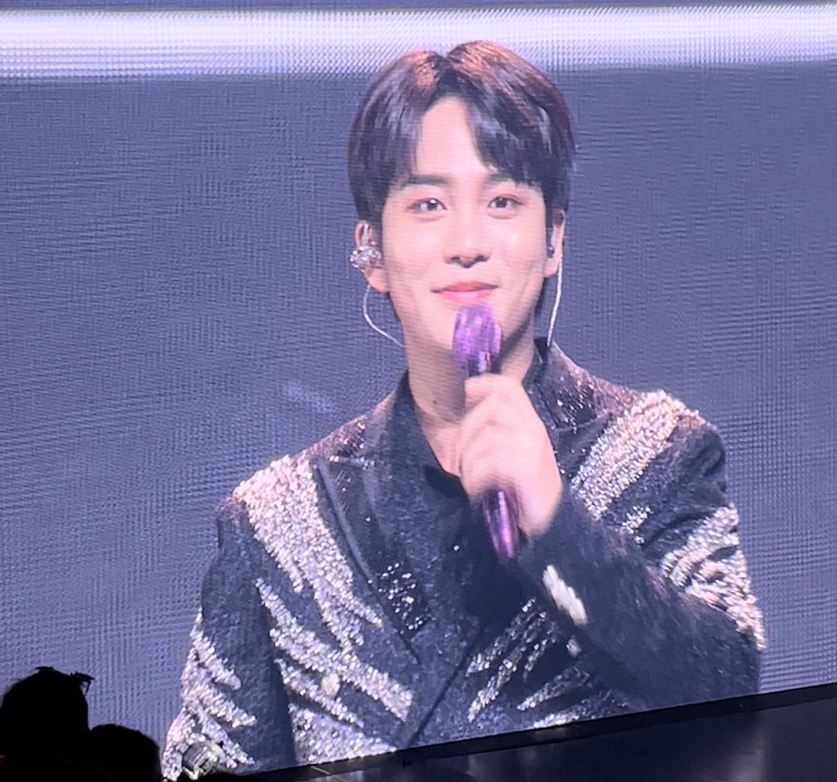 KHJBASE's tweet photo. jongho smile on the big screens 🥹 https://t.co/t6ENZjmeRB