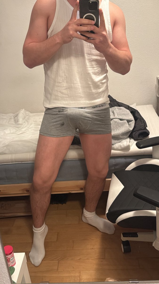 aalexxutuu's tweet photo. get on your knees!😈🥵 retweet https://t.co/WK5B0rVcvm