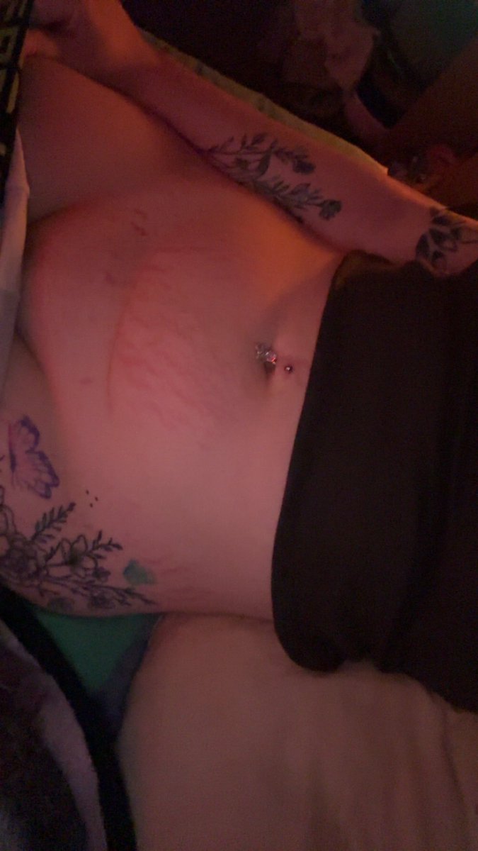 tayxgi's tweet photo. Nothing like a mum bod 🤭 https://t.co/ZuQpe1taTO
