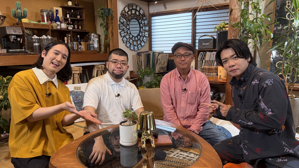 comic_natalie's tweet photo. 野田クリスタルMCのマンガ番組、BSテレ東でレギュラー化　初回は狩猟マンガを特集（コメントあり）
https://t.co/cCZapL1MsC

番組のナレーションは月替わりで、マンガ好き有名人が担当。記念すべき1人目はサカイJr.（モナキ）が担当

#漫画クリスタル https://t.co/QEnrAAQk79