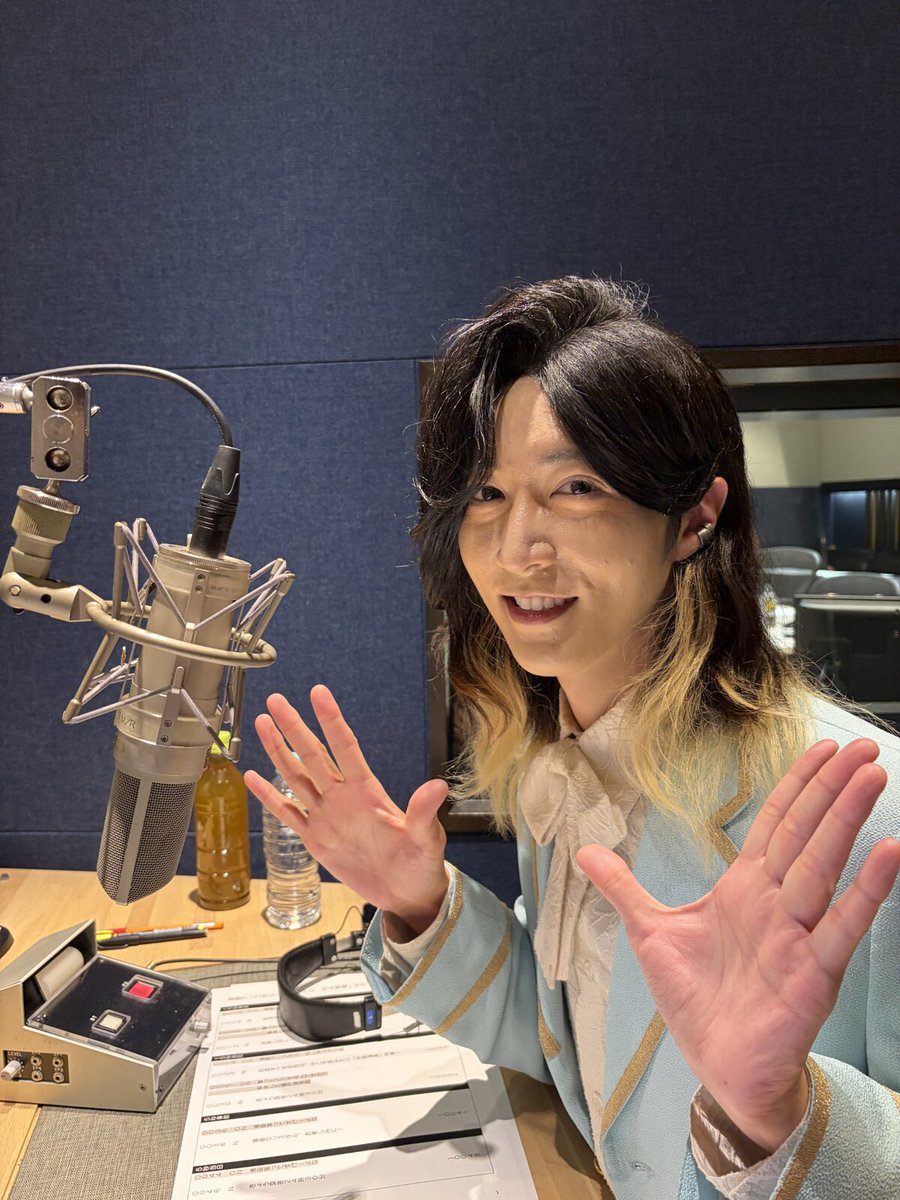 comic_natalie's tweet photo. 野田クリスタルMCのマンガ番組、BSテレ東でレギュラー化　初回は狩猟マンガを特集（コメントあり）
https://t.co/cCZapL1MsC

番組のナレーションは月替わりで、マンガ好き有名人が担当。記念すべき1人目はサカイJr.（モナキ）が担当

#漫画クリスタル https://t.co/QEnrAAQk79