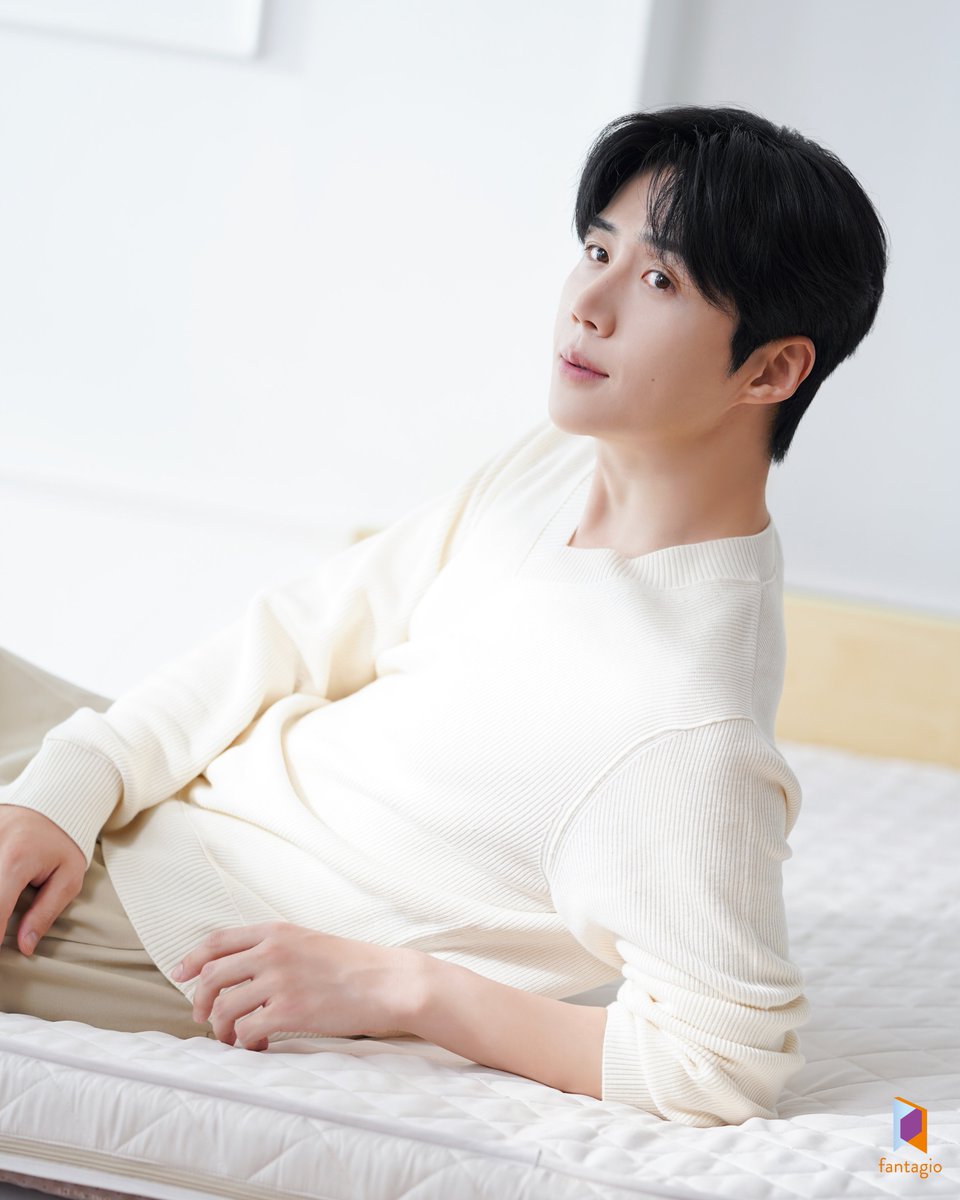 KIMSEONHO_offcl's tweet photo. [📸] #무엔 광고 촬영 현장

#김선호 #KIMSEONHO #MUEN https://t.co/CsMvWPTV7r