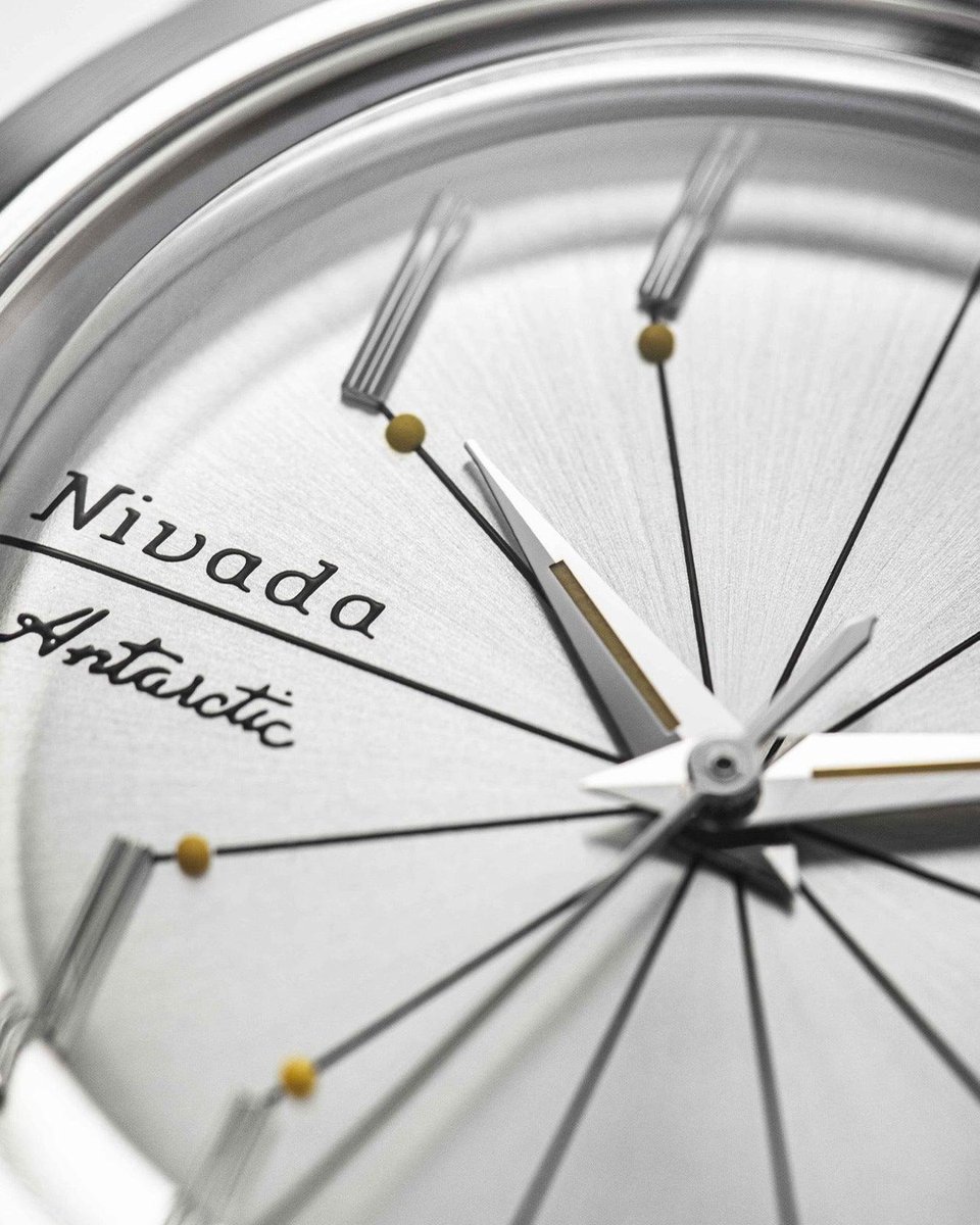 labs10ten's tweet photo. لماذا اسمها Nivada Grenchen وليس Nivada فقط؟ في عام 1939 رفعت Movado دعوى عليها لأن الاسم قريب من اسمها. فكان الحل إضافة اسم بلدتها Grenchen… ولا يزال الاسم قائماً حتى اليوم. https://t.co/718FurhdIj