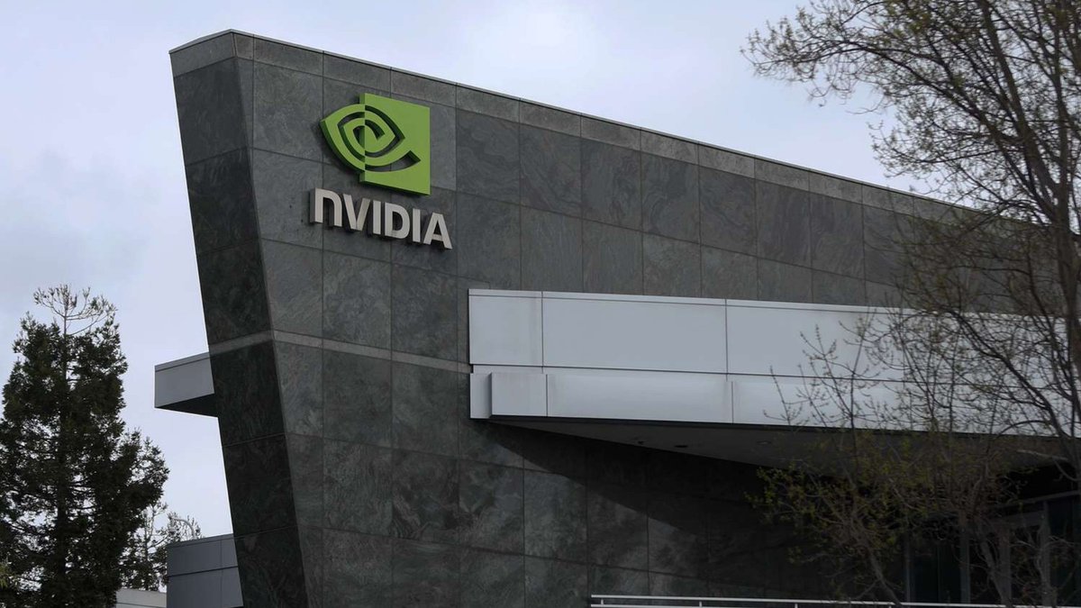 applitank's tweet photo. Campaign groups report a surge in membership after AI safety alerts and apocalyptic warnings. Pull The Plug planned to disrupt a tech dinner addressed by a senior Nvidia executive.
#Applitank #AIsafety #DirectAction https://t.co/AnJ8v8IhLG