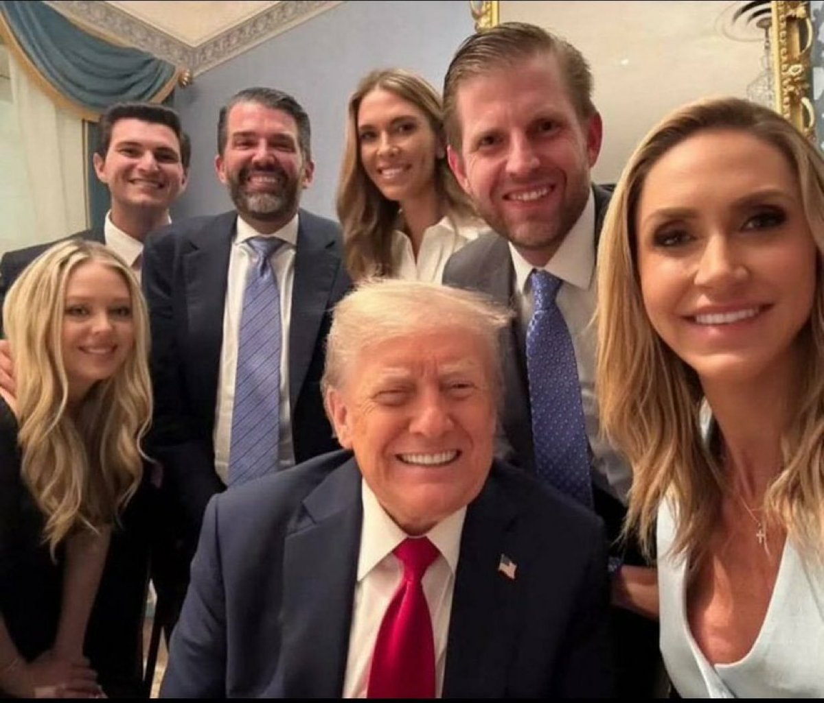 BarronTrump2030's tweet photo. Give me a thumbs up 👍❤ if you are a TRUMPER not a bot. https://t.co/LCXM1CFBPK