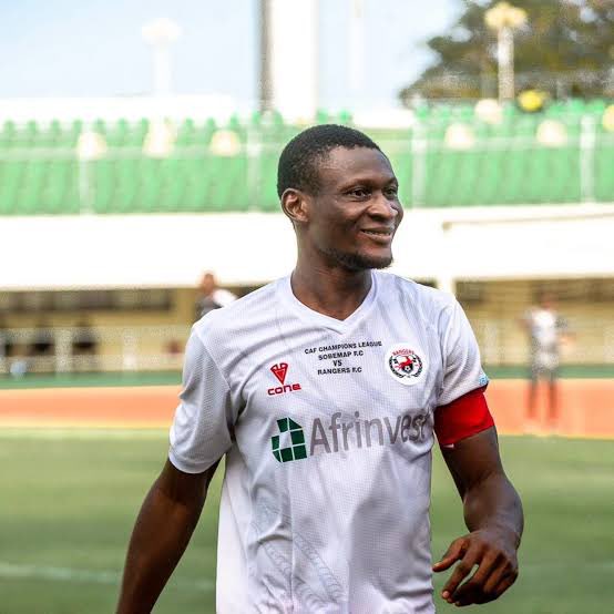 chudy_jnr's tweet photo. Enugu Rangers is the only Nigerian Premier League club that has standards. When it comes to class and steeze, the Flying Antelopes are in a league of their own.

They are the ONLY team in the Nigerian Premier League that consistently inscribes the names of their opponents on their matchday jerseys. 

That means 38 different jerseys every season, one specially designed shirt for every league opponent. 

No other club in the NPFL can boast of this!

The Real Madrid of Nigerian football.🙌