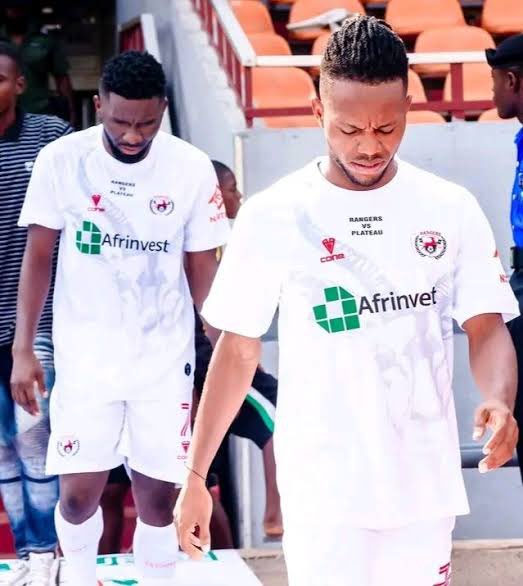 chudy_jnr's tweet photo. Enugu Rangers is the only Nigerian Premier League club that has standards. When it comes to class and steeze, the Flying Antelopes are in a league of their own.

They are the ONLY team in the Nigerian Premier League that consistently inscribes the names of their opponents on their matchday jerseys. 

That means 38 different jerseys every season, one specially designed shirt for every league opponent. 

No other club in the NPFL can boast of this!

The Real Madrid of Nigerian football.🙌