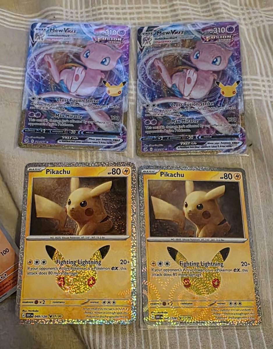 Pokepadtcg's tweet photo. @moderntcg I got an eevee pack and both packs had the same 5 cards in 😂 https://t.co/lDsEArmpzq