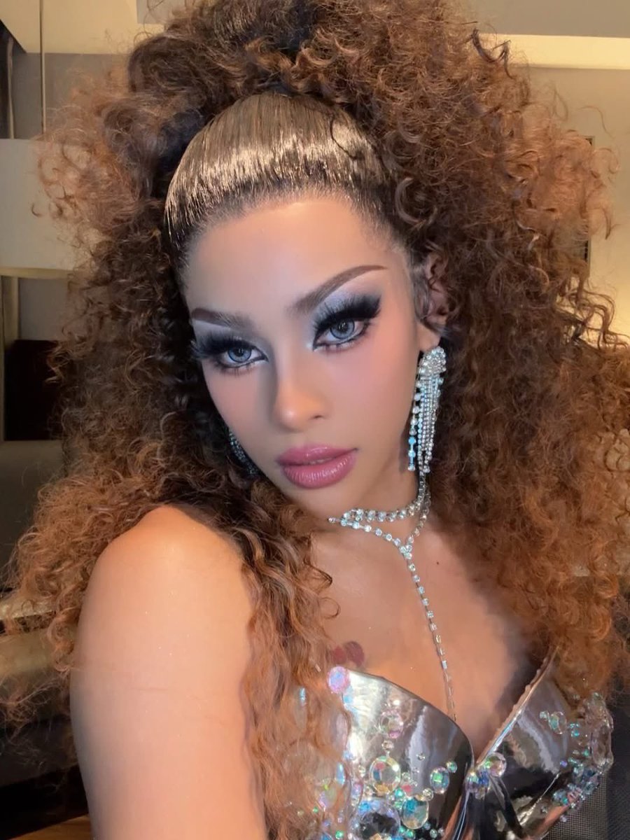 phinecrtz's tweet photo. POGANDA VISUALS: CLOCKED IN 💅🥰 https://t.co/coBImwIP1t
