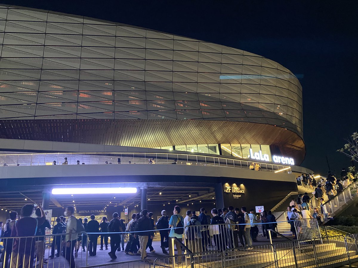 Anion1101's tweet photo. ひなた坂 LaLa arena TOKYO-BAY
コンビニ探して座れる場所さまよったら
たどり着いた、結構歩いて疲れた https://t.co/fiJo0lQoOx