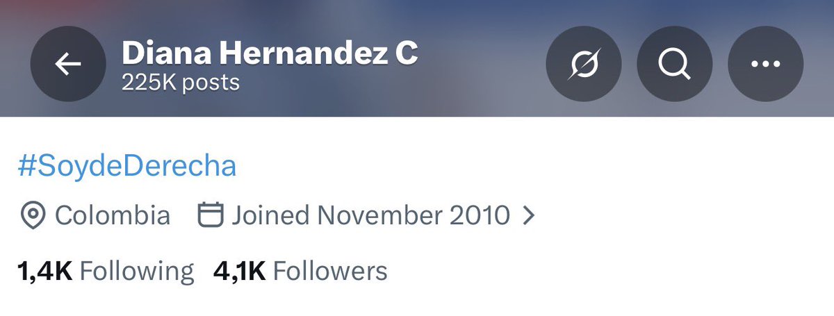 CarlosCarrilloA's tweet photo. Y lo comparten los mismos bots con cientos de miles de publicaciones dedicadas a amplificar chismes mañana tarde y noche. Una miríada de cuentas que cacarean a estos payasos sin parar. 
Los invito a seguir las cuentas y activar las notificaciones, inmediatamente comprobarán que son una granja de agentes sintéticos.