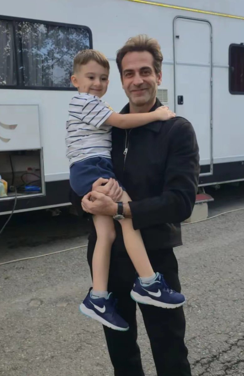 nigartw's tweet photo. Mini Hasan 1 gün önce yine setteymiş 💫
Uzay Hasan kardeşlik hikayesi işleniyor... 💫 https://t.co/ZfGvqG5i65