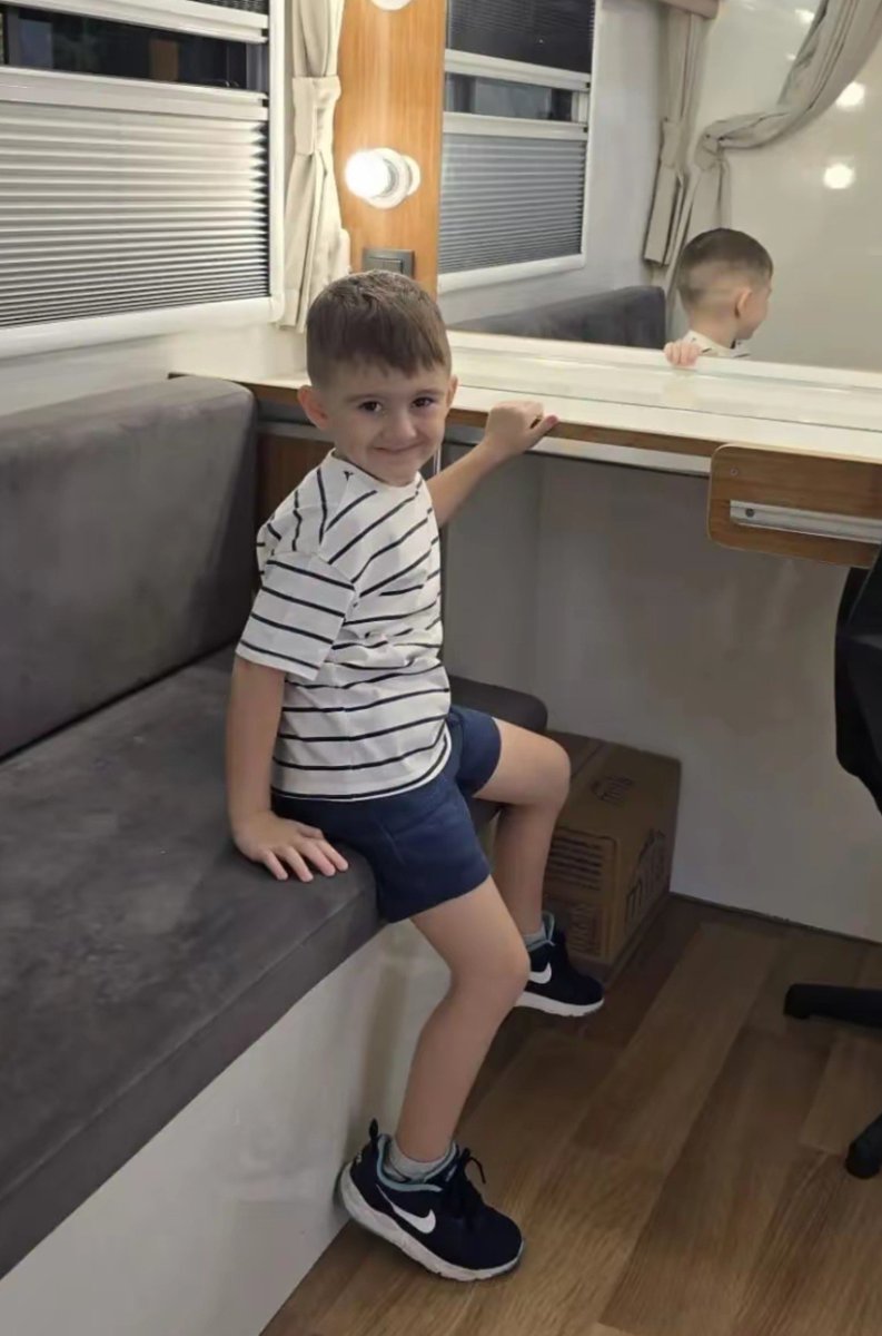 nigartw's tweet photo. Mini Hasan 1 gün önce yine setteymiş 💫
Uzay Hasan kardeşlik hikayesi işleniyor... 💫 https://t.co/ZfGvqG5i65