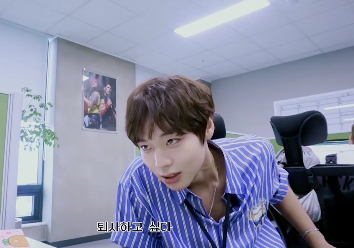 HANSOGUEM's tweet photo. 진짜 눈물나게 바쁘다 아직 퇴근 못함 https://t.co/Y66tfkulBQ