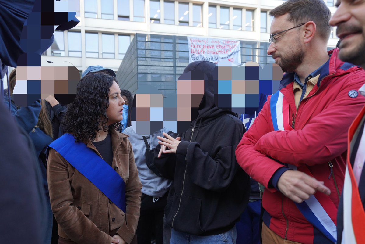 ManonAubryFr's tweet photo. À l’INSA ce matin, l’école d’ing��nieurs de Strasbourg, bloquée pour la première fois de son histoire !

Les étudiants se mobilisent pour leurs petits frères et petites sœurs.

Le mouvement s’étend à toutes les universités et aux grandes écoles, la mobilisation se généralise. https://t.co/G8n9OideWl