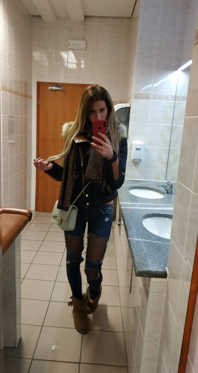 NellyBergg's tweet photo. Mirror selfie😊 https://t.co/pY1k5WoZ9W