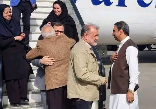 MilatNews2's tweet photo. با هدف گسترش روابط اقتصادی و تجاری میان افغانستان و ایران، ۱۸۰ تاجر، سرمایه‌گذار و فعال اقتصادی ایرانی وارد کابل شده‌اند.

این هیأت به رهبری محمود سیادت، رئیس اتاق مشترک تجارت ایران و افغانستان، برای شرکت در نمایشگاه ملی و بین‌المللی امام ابوحنیفه (رح) به کابل آمده است. https://t.co/Irurc43Gd5