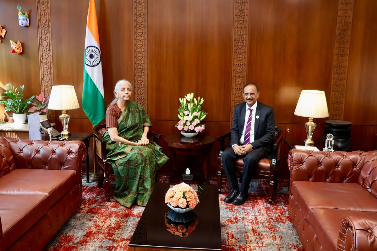 nsitharamanoffc's tweet photo. Shri Challa Sreenivasulu Setty, Chairman - @TheOfficialSBI, calls on Smt @nsitharaman. https://t.co/PFZtfcYfZW