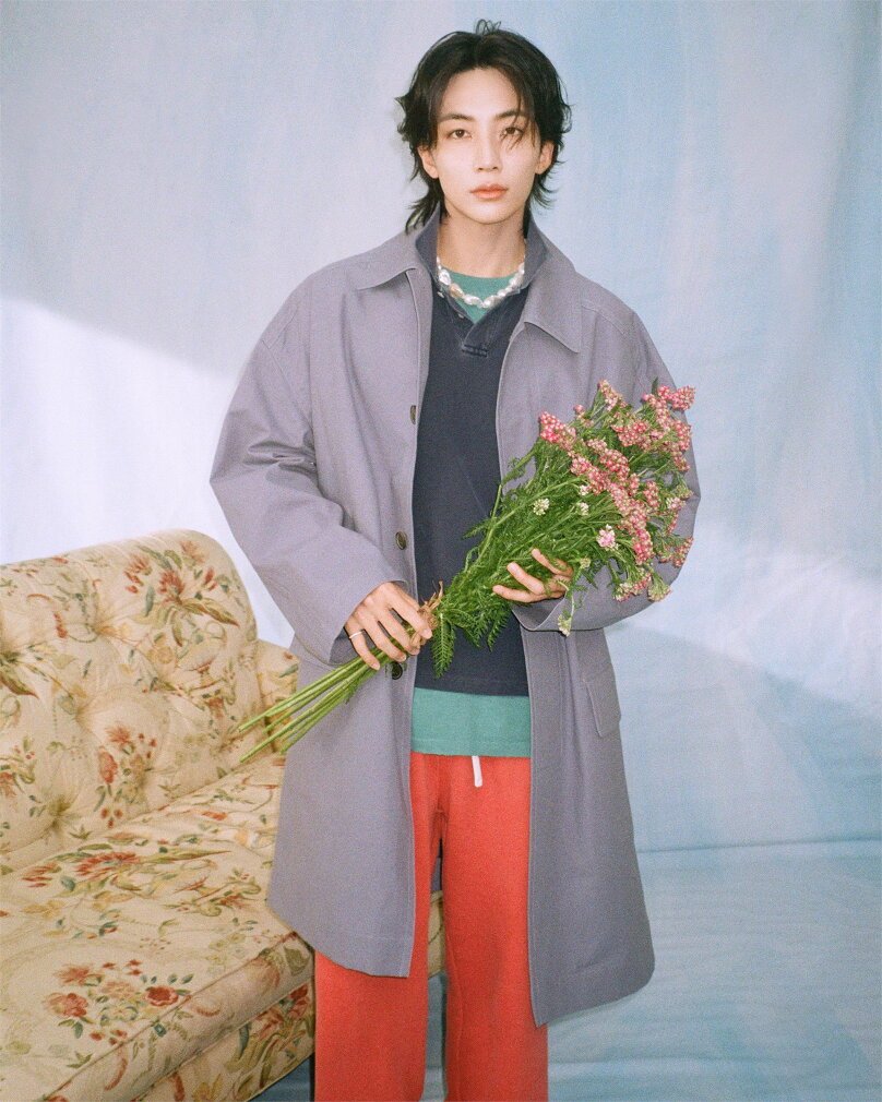 HOSHIBECUTE's tweet photo. ยินดีกับพจฮ.ด้วยค้าบบ!! ได้รับเลือกเป็น Global Ambassador ชายคนแรกของ Mardi Mercredi ต้อนรับคอล Unisex เรียบร้อย!!! 

แล้วทางแบรนด์บอกเองเลยว่าเลือก���ี่จองฮันเพราะภาพลักษณ์ดูหล่อสง่างาม มีสไตล์ขั้นสุด เข้ากับคอลเลกชัน Unisex แบบไร้ที่ติ ทั้งหล่อ ทั้งเท่ จนเจ้าของแบรนด์ออกปากอวยเองว่าเป๊ะที่สุดขนาดนี้ สมเป็นตัวพ่อแฟชั่น! 💖✨

📌 หน้าร้านญี่ปุ่นเริ่มเปิดจอง 8 ต.ค.
ส่วนออนไลน์วางจำหน่าย 13 ต.ค.

ส่วน shop ในไทยคอลพี่จองจะเข้าไหมรู้ แต่ถ้ามีเมื่อไหร่พุ่งตัวไปเลยค่ะ เซ็นทรัล เอ็มบาสซี กับ เซ็นทรัล ลาดพร้าว 🤭🤭

📎https://t.co/LZk8KTQRr9