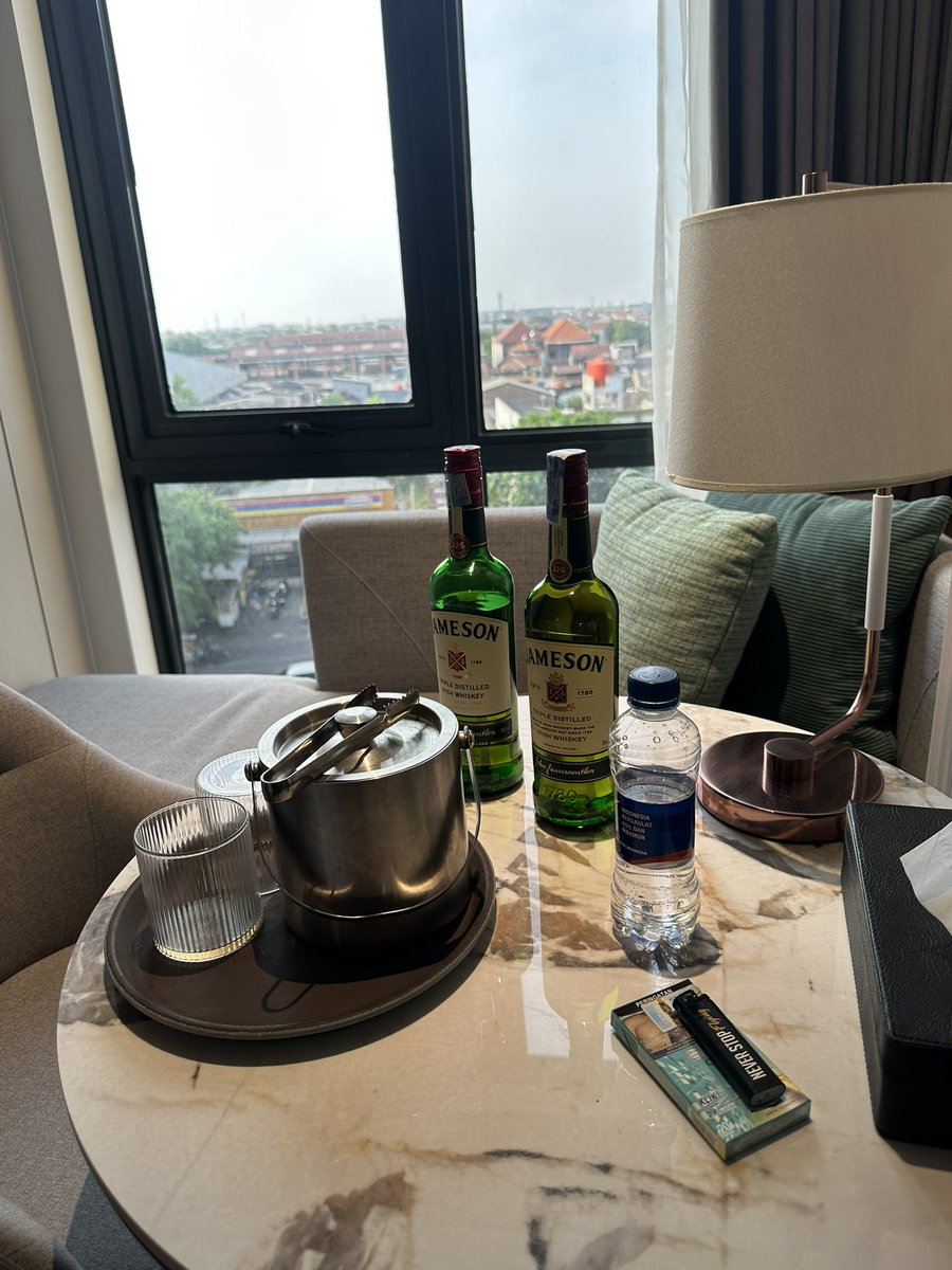 PartnerH37254's tweet photo. Cheers 🥃 https://t.co/IdB2etQxoF