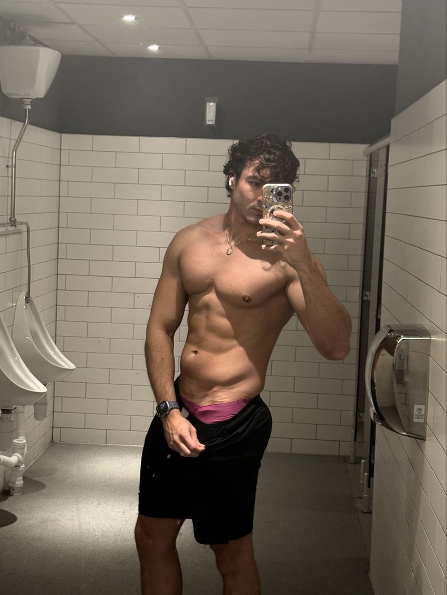 NathanDiNotte's tweet photo. Legs and abs done ☑️ https://t.co/wc3k5uBj3P