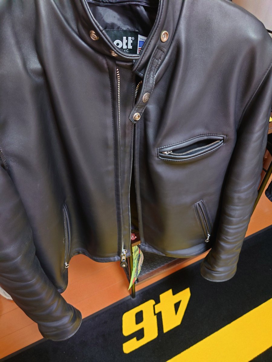 taka66_CB400SF's tweet photo. そろそろ革ジャンの季節
メンテナンスはバッチリ👍
あとは着れるかどうかだ
:(´◦🐽◦ `):💦 https://t.co/NPFVPifmFs