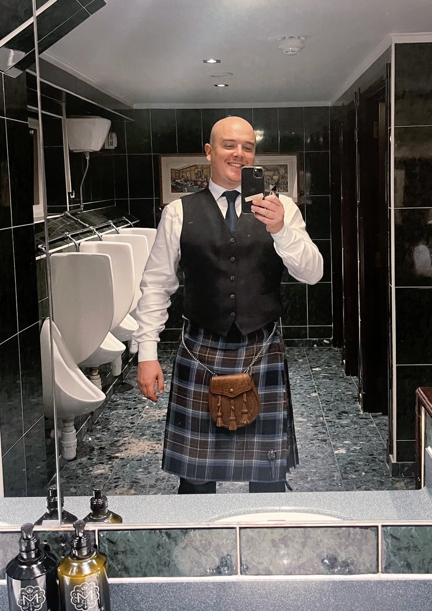 BotScot14's tweet photo. Wholesome // Holesome 

(kilt version) 🏴󠁧󠁢󠁳󠁣󠁴󠁿 https://t.co/xhwBLVKv5L