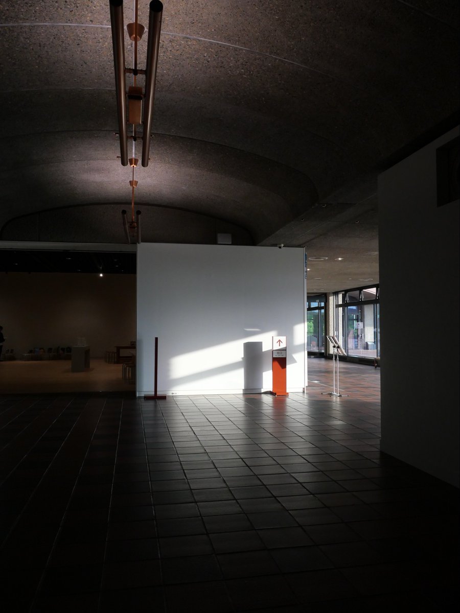maru_0874's tweet photo. なにも考えずに決めたけど、初めての相棒をLUMIX DC-GX7 Mark Ⅲにして良かったなぁと思う。

光の捉え方が好き。コントラストが好き。撮って出しの時点でもう好き。サッと動画を撮れるのも好き。見た目も好き。
セットのレンズがLuicaなのもお気に入りポイント。憧れが少し叶ってるから。 https://t.co/YCokc5VS2T