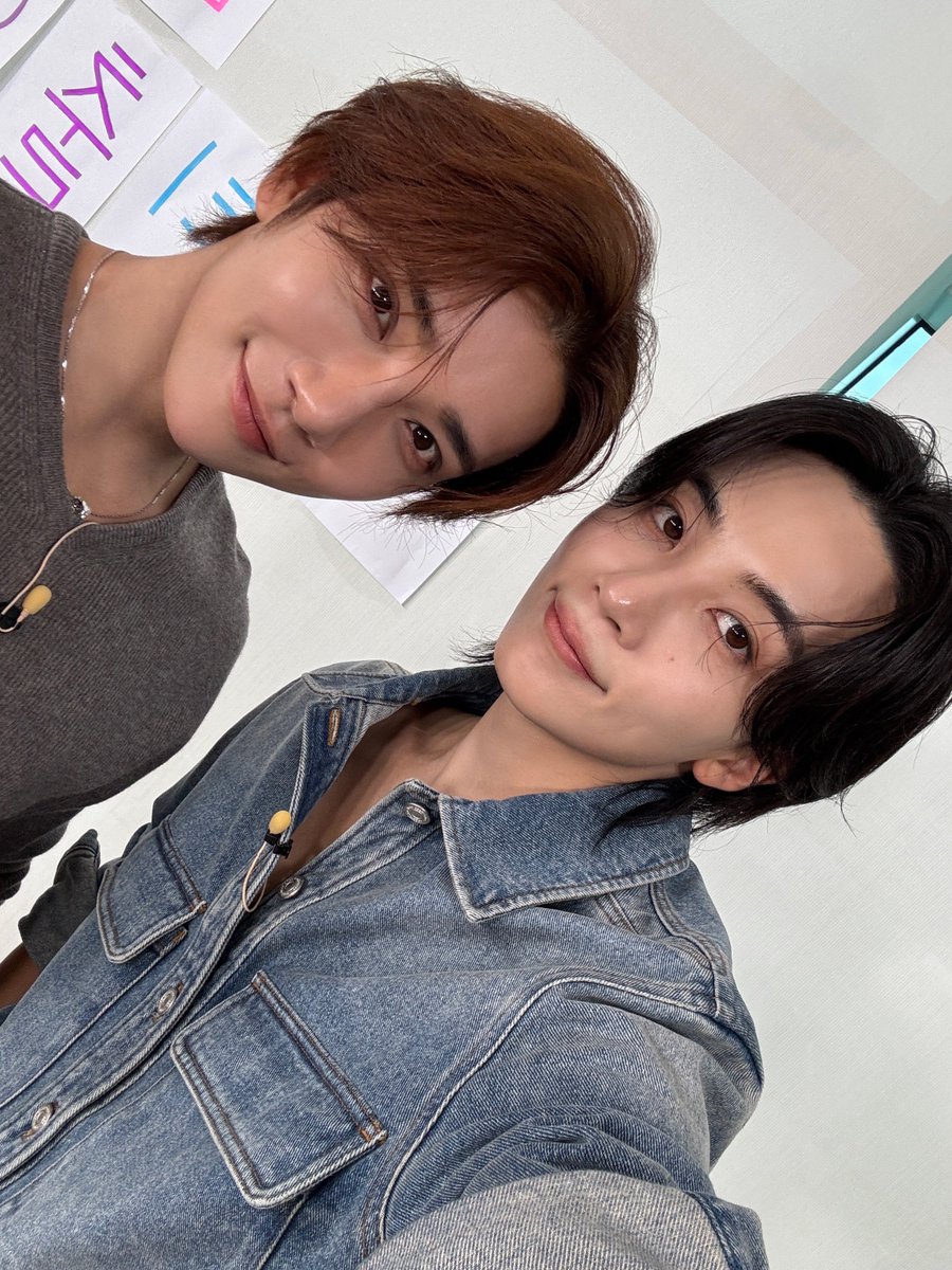 pledis_17's tweet photo. [17'S]
261006 #살롱드립

#JxJ #정한X조슈아
#SEVENTEEN #세븐틴 https://t.co/90g5CtuF5E