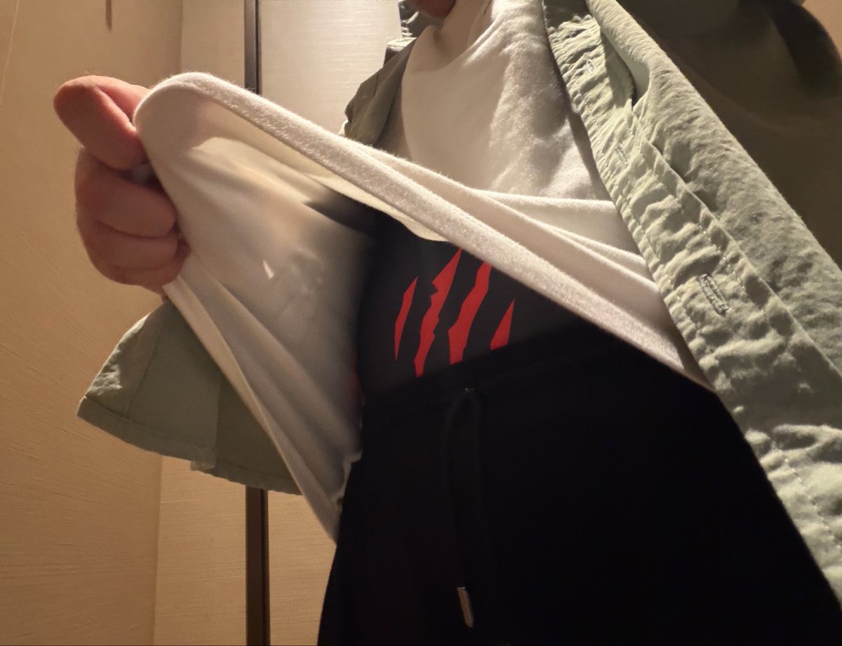134135922a's tweet photo. 偷偷的穿了件小英雄緊身衣… https://t.co/8kKskyRjLC