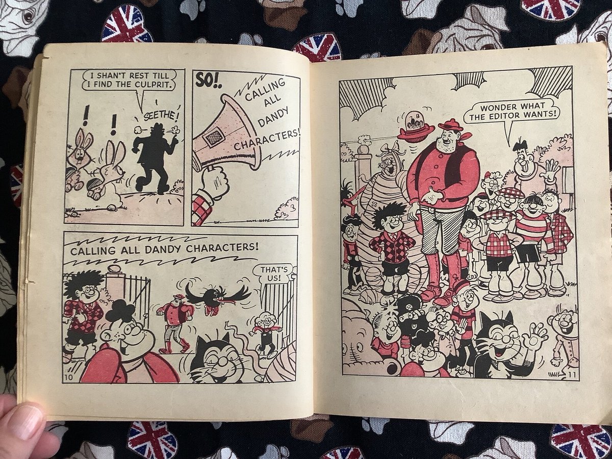 WatsonsVintage's tweet photo. A Fun little #giftidea Rare Vintage 1986 Dandy Mini Comic No. 88 'The Dandy Whodunnit?' Comic Strip Story Book - Nostalgic 40th Birthday Gift for a Dandy Comic Fan https://t.co/FIXUIhsgjx via @Etsy #Dandy #MiniComics #1986Gift #DesperateDan #KorkyCat #RetroGift #80sNostalgia https://t.co/cc6rfWQI50