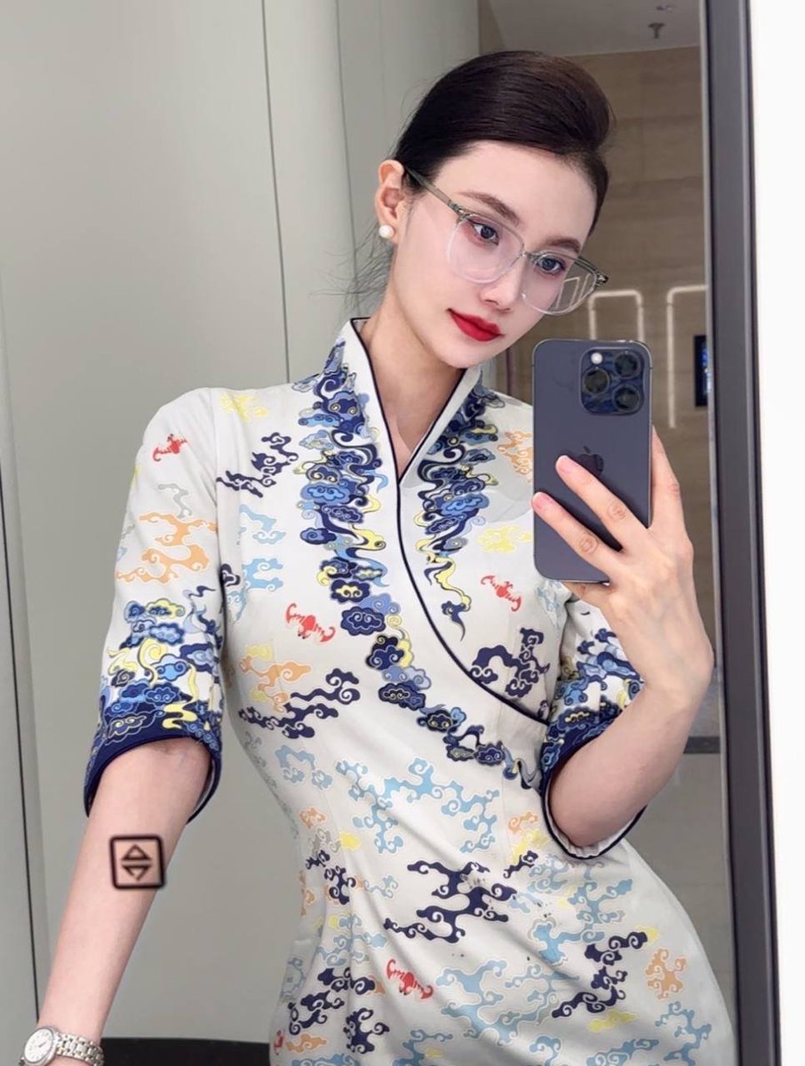 Syznimhd's tweet photo. 本人30多已婚  职业空乘，普通人一个  中文区的小伙伴能刷到我吗？  

点个关注 交个朋友 https://t.co/4BCz7J0ZYF