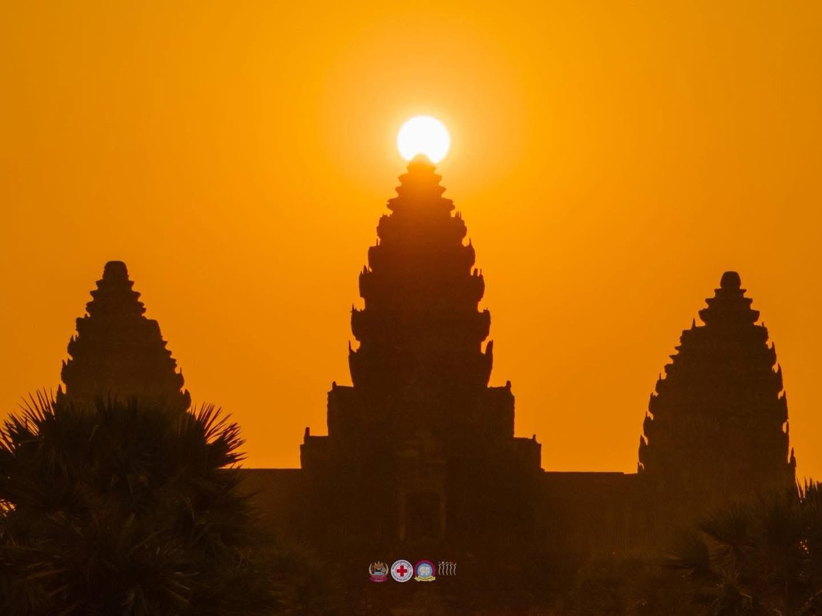 CarlosKimsan's tweet photo. Hoy fue un día bonito con una familia española en el complejo arqueológico de Angkor. Lo pasamos muy bien y fuimos muy felices durante las excursiones en Camboya.#Camboya #angkorwat https://t.co/TKhq4fvXy9