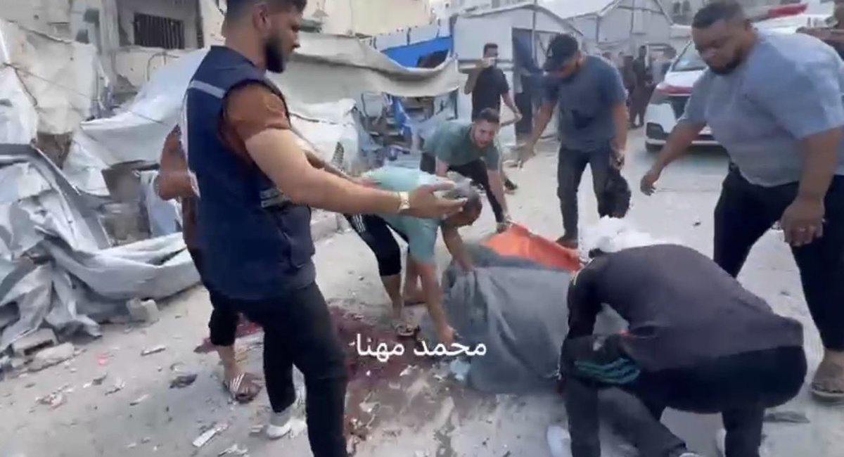 AbujomaaGaza's tweet photo. In two hours, Israeli occupation forces killed two Palestinians in Gaza City and a third in Khan Younis.. https://t.co/LFiLeqXEPR