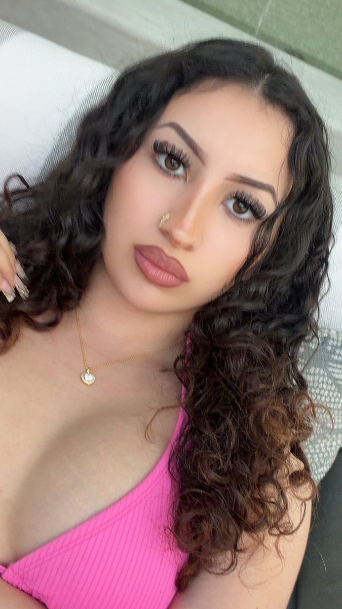 whoszzzz2's tweet photo. 🧖🏻‍♀️🪴 https://t.co/W9nEoNIHkF