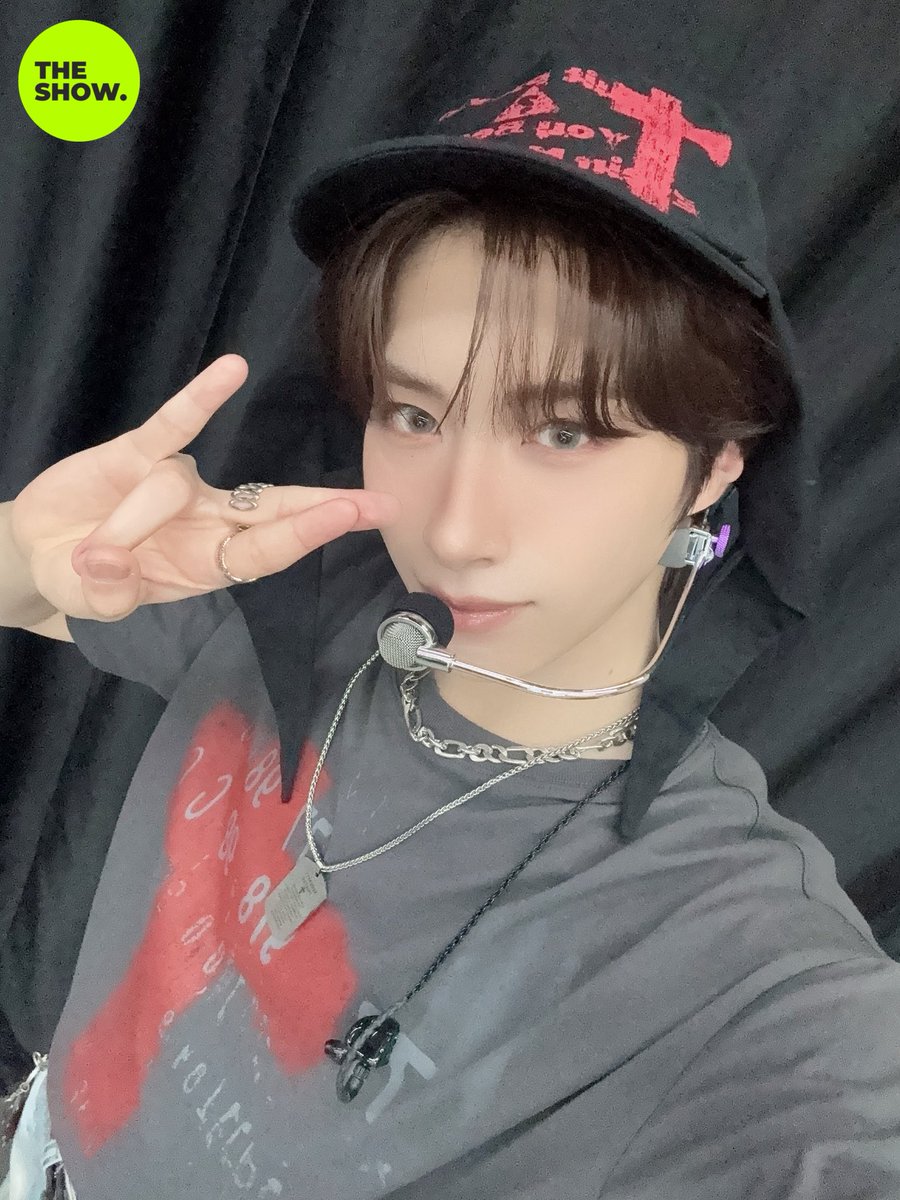 theshow_offcl's tweet photo. [💚400회 더쇼초이스 후보③]
        ╭ ◜◝ ͡ ◝ ͡ ◝ ͡ ◜◝ ╮
  ♡   #더쇼 는 꿈에서도  ♡  
 ♡       #원어스 뿐이야       ♡ 
♡         ∧＿∧ ＿∧         ♡
  ♡      (⸝⸝_   ̫_)𖥦< )     ♡
      ♡  /⌒ づ⊂⌒ヽ ♡
  O      ╰ ◟   ͜   ◞ ╯
o
°
∩――――∩
||     ∧ ﾍ　 ||
||    (  ´ ｰ`)     
|ﾉ^⌒⌒づ`￣  ＼
(　ノ　　⌒ ヽ ＼
＼　　||￣￣￣￣￣||
　 ＼,ﾉ||

#눈을돌리지마 @official_ONEUS