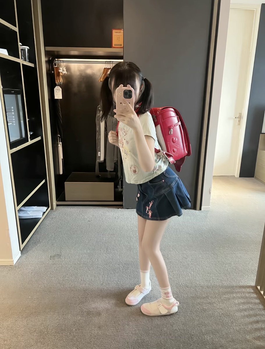 Xjq4tv's tweet photo. 我发呆的时候在想你QwQ #女儿奴 #少萝 https://t.co/vOEzRDzP7P