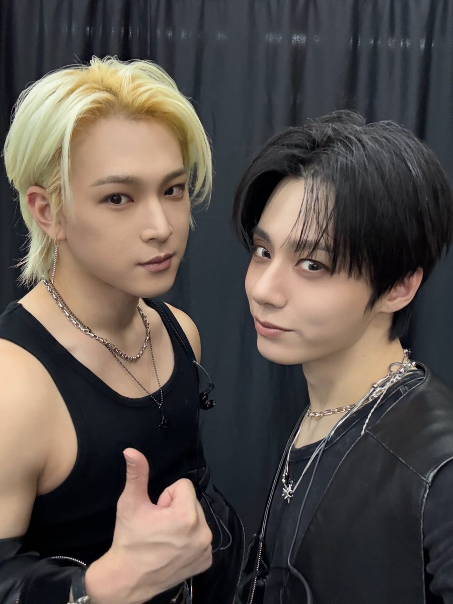 official_ONEUS's tweet photo. 📢
SBS Life '더쇼' 실시간투표 안내 

✨원어스 더쇼 초이스 1위 후보✨

🗳️ 투표 기간 : ~ 2026.10.6 (화) 6:45PM (KST)

빅크(BIGC) 앱 접속 ➡️ THE SHOW 1위 후보 실시간투표 ➡️ '눈을 돌리지마 (Say Yes!)' 투표

🔗 https://t.co/188nVFy4Fz

#원어스 #ONEUS 
#FIRST_LIGHT_井 #눈을돌리지마 https://t.co/IEx0ydFIq3