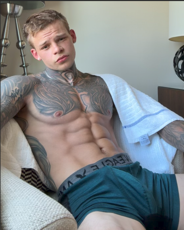 LiamHardFlexX's tweet photo. Should I set this as pfp? Msg me 🏳️‍🌈

https://t.co/SQ3ZHbGbLE https://t.co/E1KS50ufcB