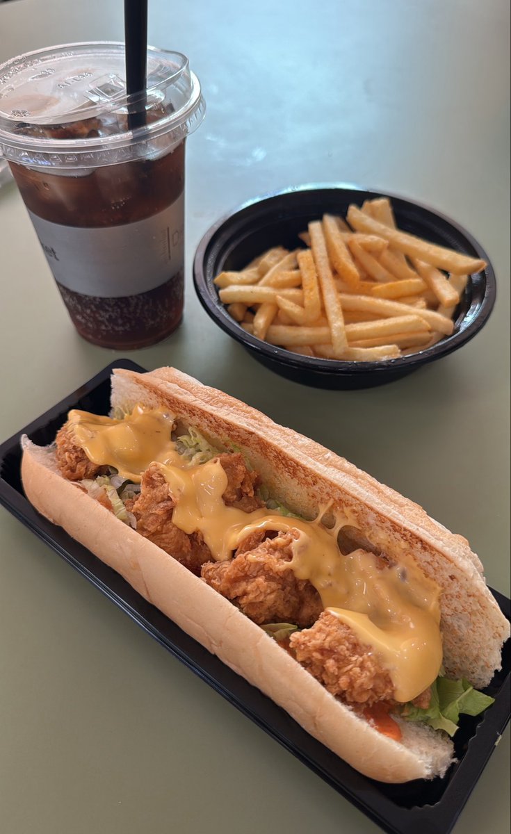 _prettyangel666's tweet photo. Today’s omad: shrimp sandwich and Diet Coke and small fries which I shared with my friend>.< https://t.co/r0Ud0jAsuL