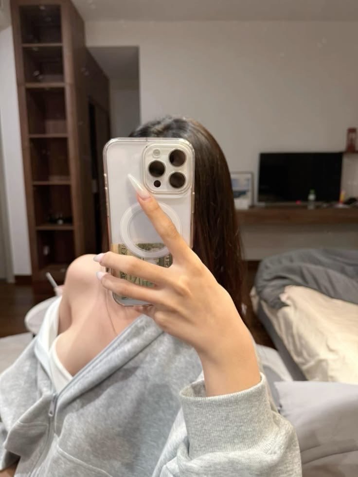 Ros7on's tweet photo. เป็นคนไม่ถือตัว ส่วนใหญ่คืนนี้ถือแต่แก้ว https://t.co/FvGHsQ3fnT